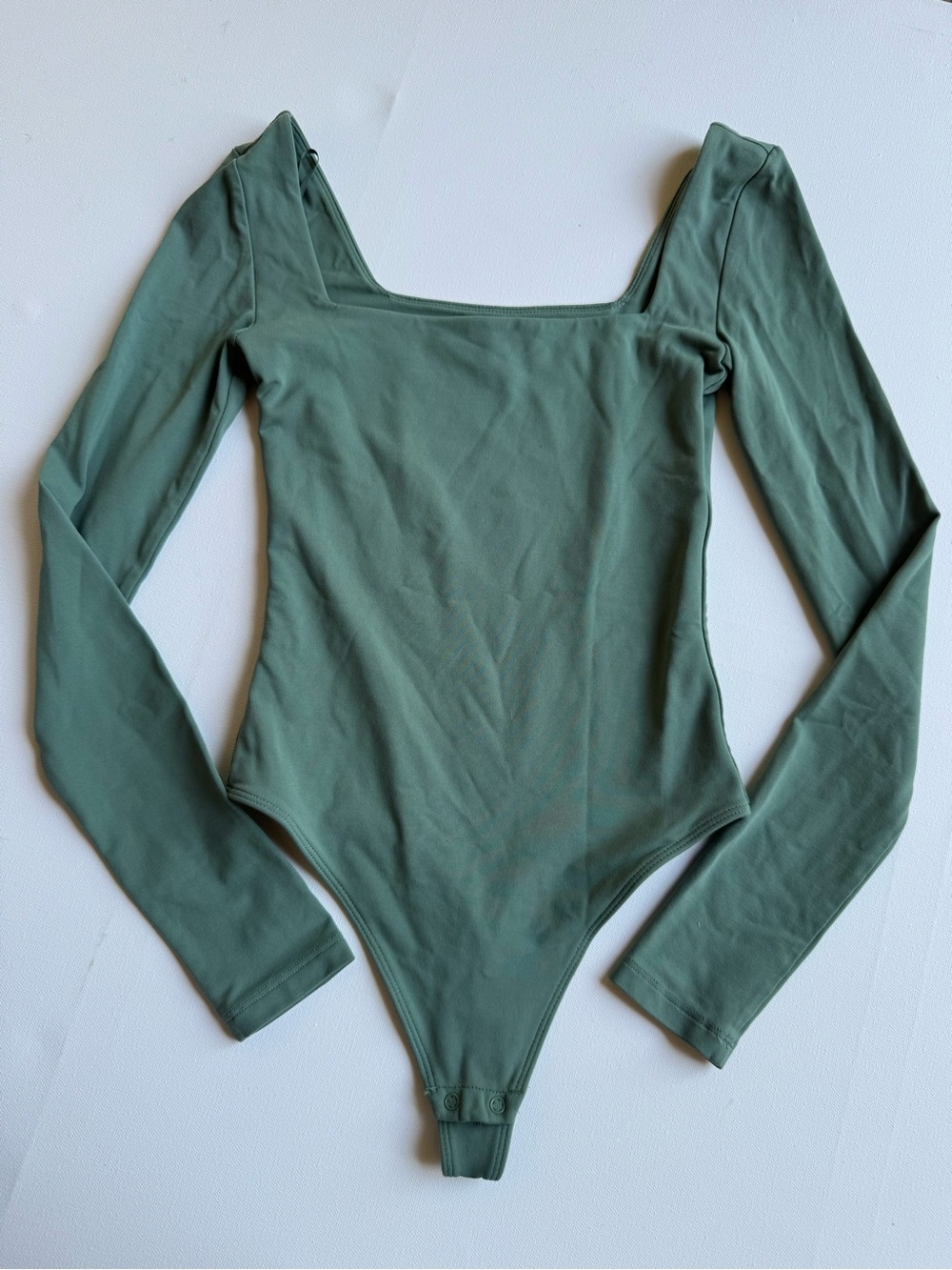 Babaton‎ Contour Sage Green Square Neck Long Sleeve Bodysuit, Size 2XS - Picture 3 of 7